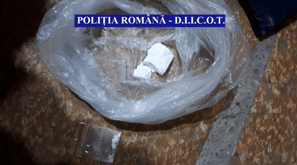 Inginerul, cocaina și escortele. Flagrant într-un apartament din Alba Iulia