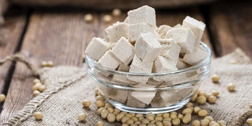 tofu branza shutterstock