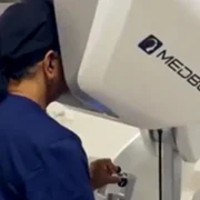 Un medic din Florida a realizat o operatie de la distanta png