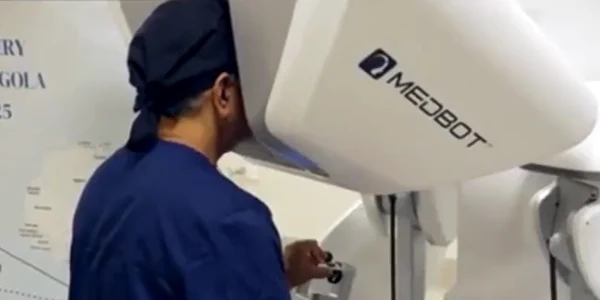 Un medic din Florida a realizat o operatie de la distanta png