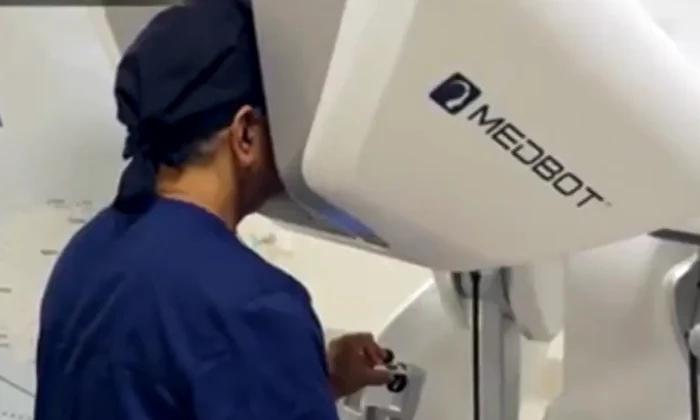 Un medic din Florida a realizat o operatie de la distanta png