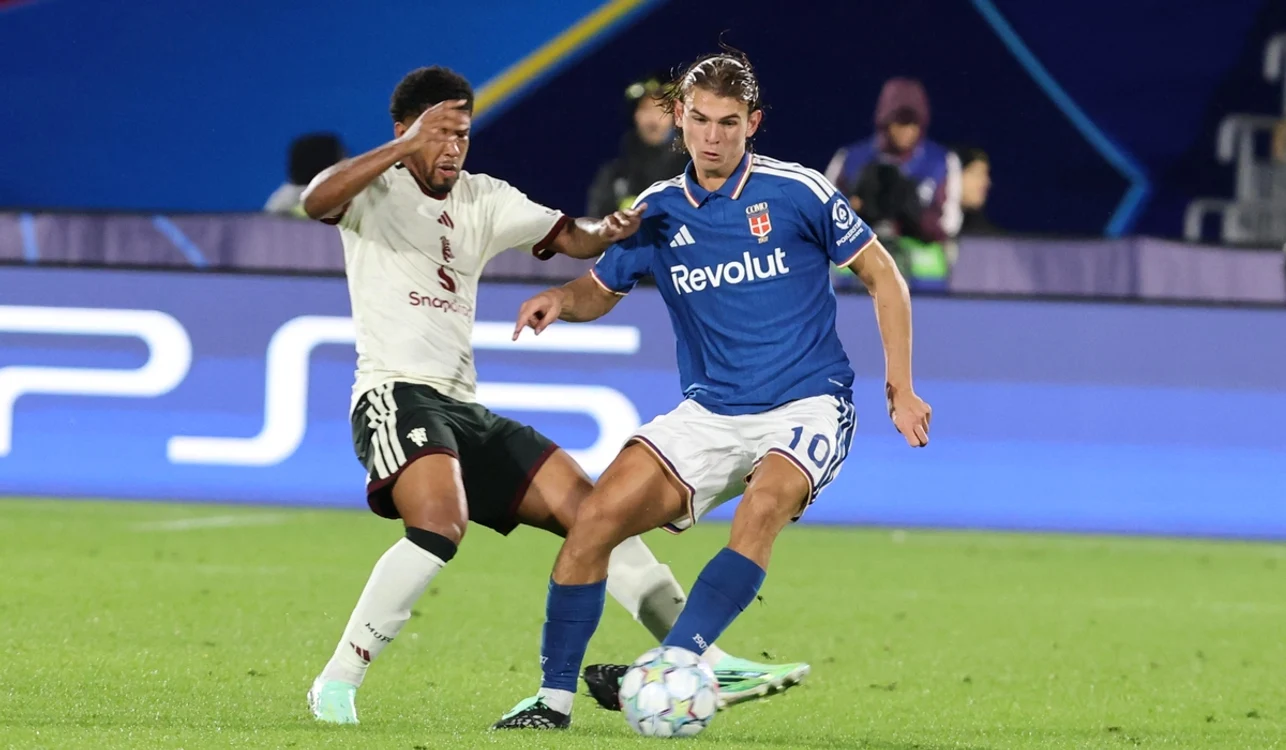 Nico Paz (dreapta), pe următoarele Lionel Messi