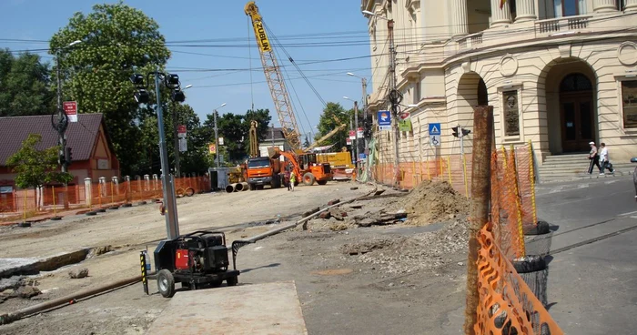 Traficul din intersecţia de la Fundaţie