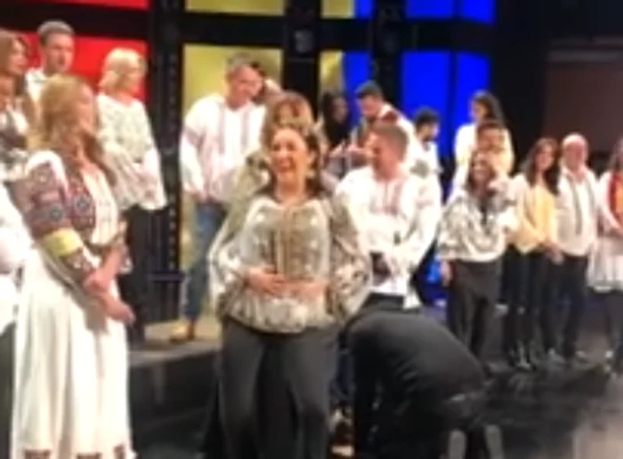 Andra a făcut pe gravida la filmările pentru programul de 1 Decembrie de la PRO Tv