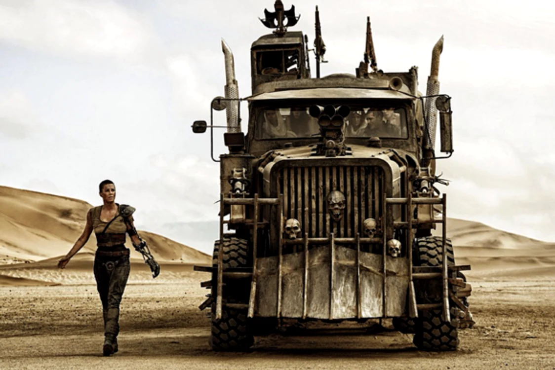 
    ”Mad Max” 1979 - filmul spune povestea  unei lumi deşertificate   