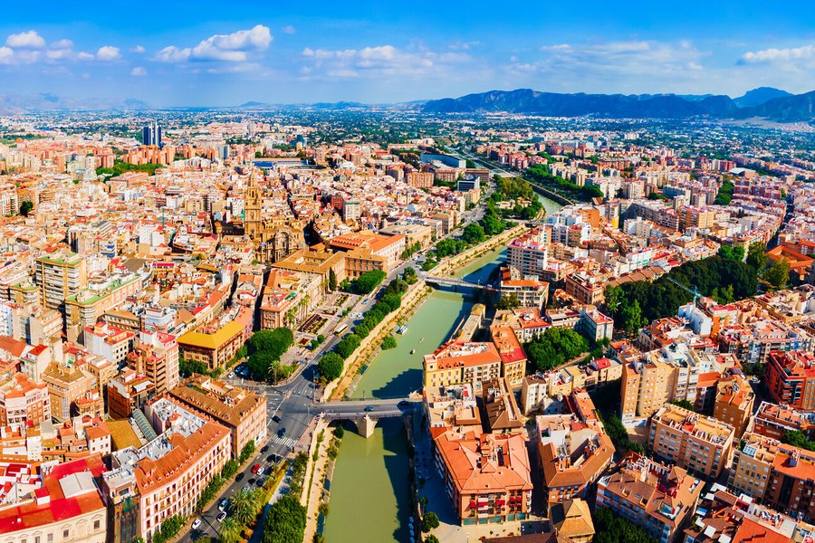 Orașul european puțin cunoscut turiștilor: soare, gastronomie și prețuri mici în sezonul rece. Este supranumit „grădina Europei”