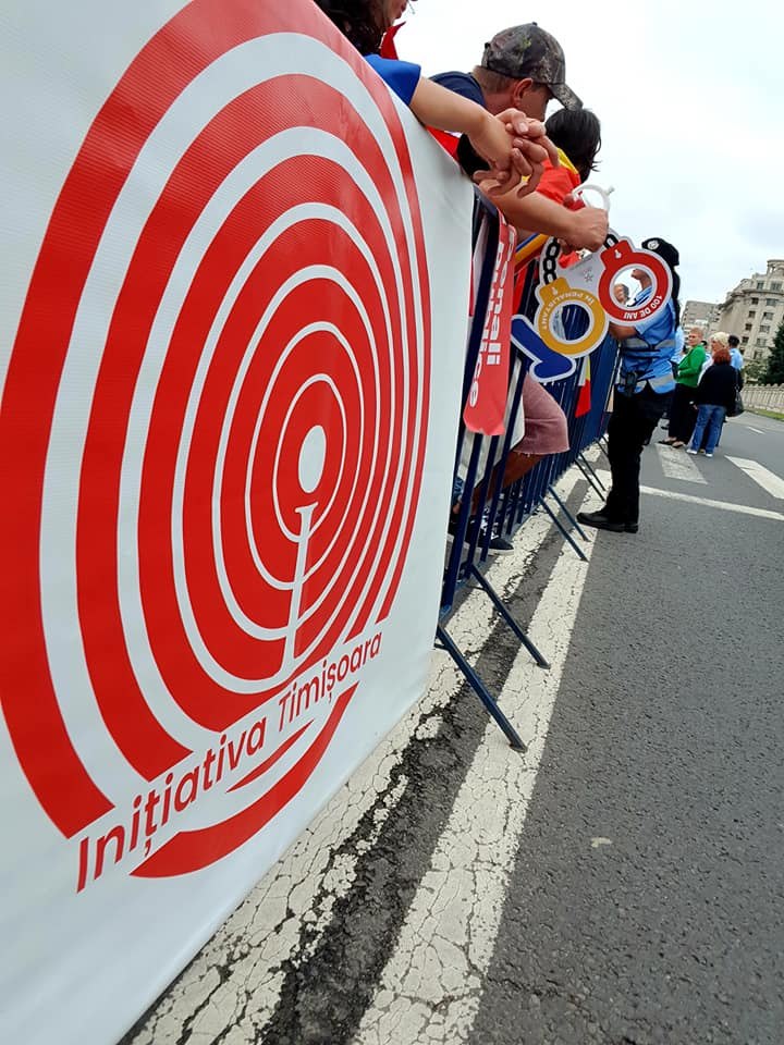 „Inițiativa Timișoara” reclamă corupția din Poliție și protestează. „Unii polițiști au devenit bodyguarzi ai mafioților” „Inițiativa Timișoara” reclamă corupția din Poliție și protestează. „Unii polițiști au devenit bodyguarzi ai mafioților”
