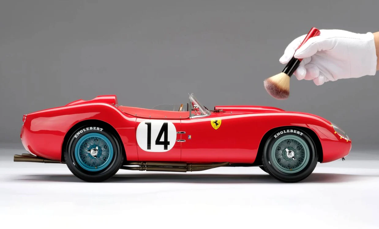 Acest Ferrari 250 TR  costă 20.000 $. SURSA FOTO: amalgamcollection.com