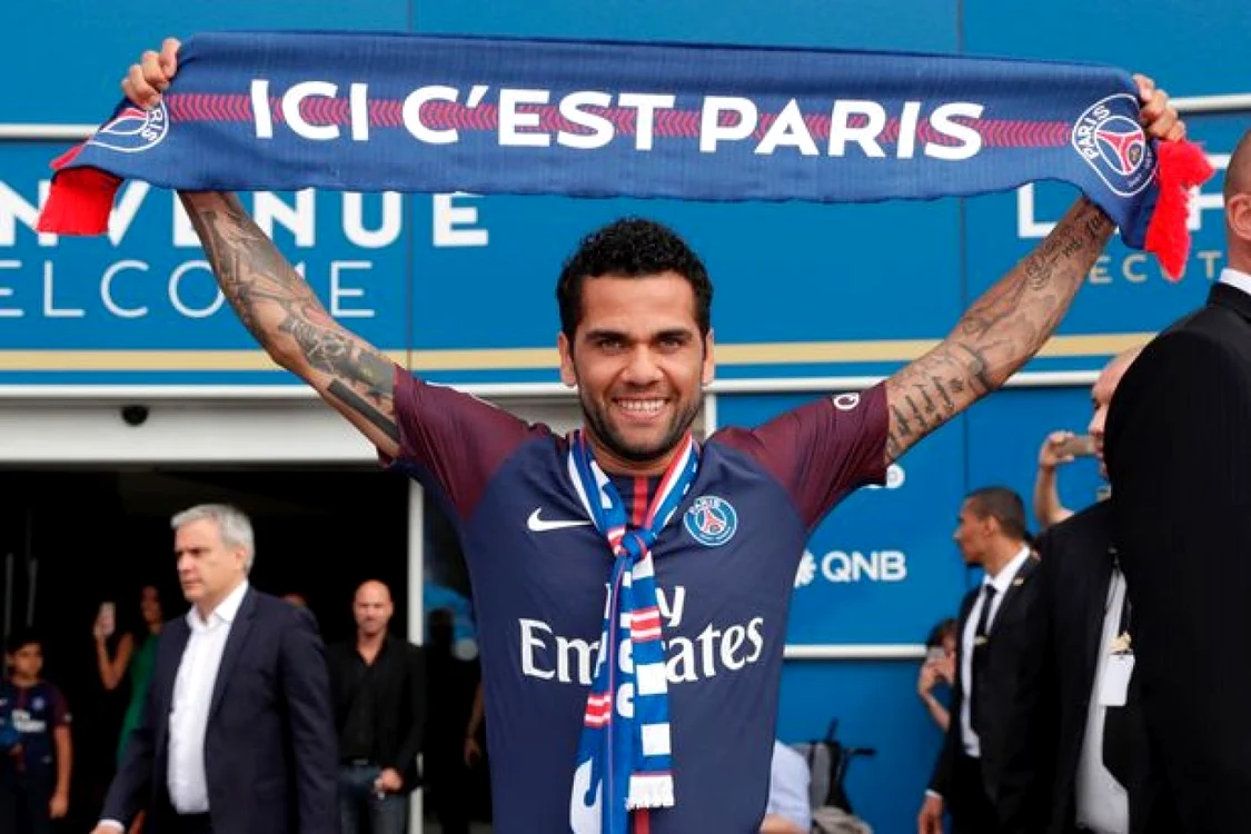 Dani Alves FOTO Mirro.co.uk
