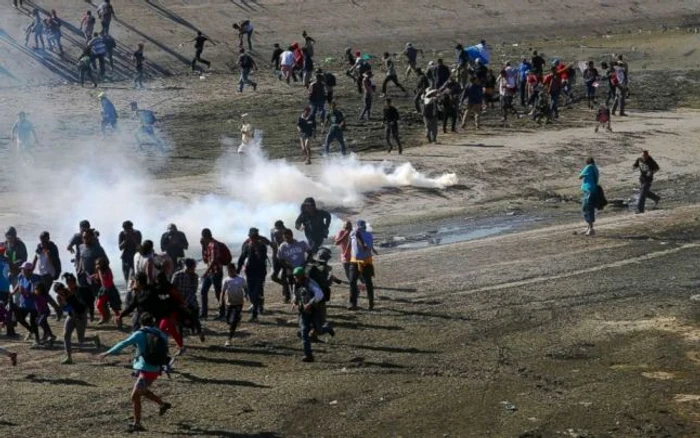 Zeci de migranţi au îbcercat să forţeze frontiera