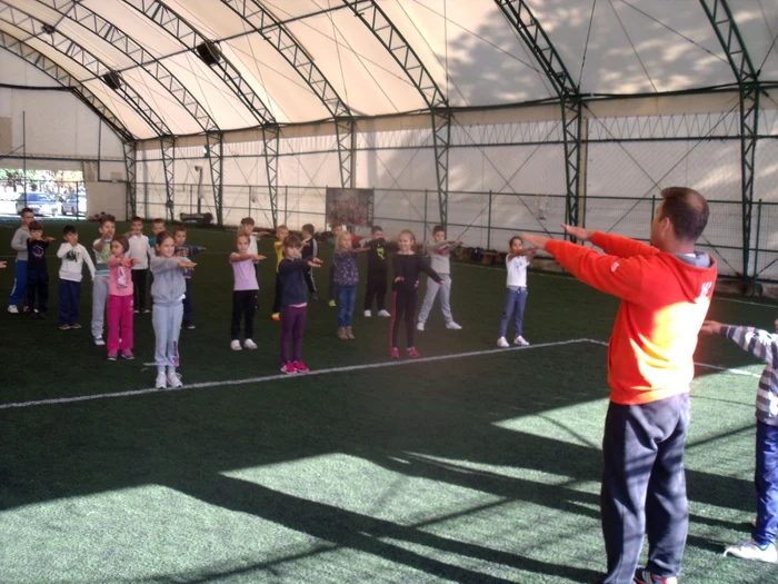 Elevii nu vor mai primi note la orele de educaţie fizică FOTO: Ştefan Borcea