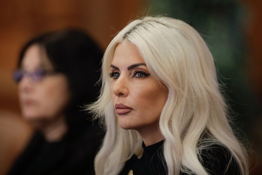 Fosta deputată Laura Vicol, reacție virulentă după moartea lui Ion Iliescu: „Jubilați peste sicrie și vă credeți judecători ai istoriei”