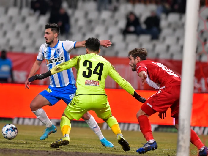 Dinamoviștii au fost transformați în jaloane de adversarii din Craiova (Foto: sportpictures.eu)