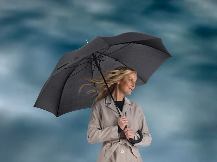 Umvrela indestructibilă rezistă la acelaşi vânt puternic