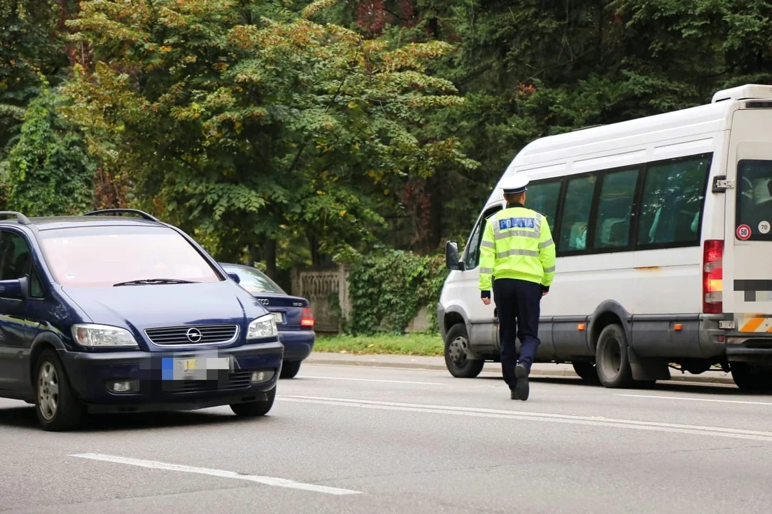 Peste 20 de amenzi au fost aplicate transportatorilor de persoane Foto: IPJ Gorj