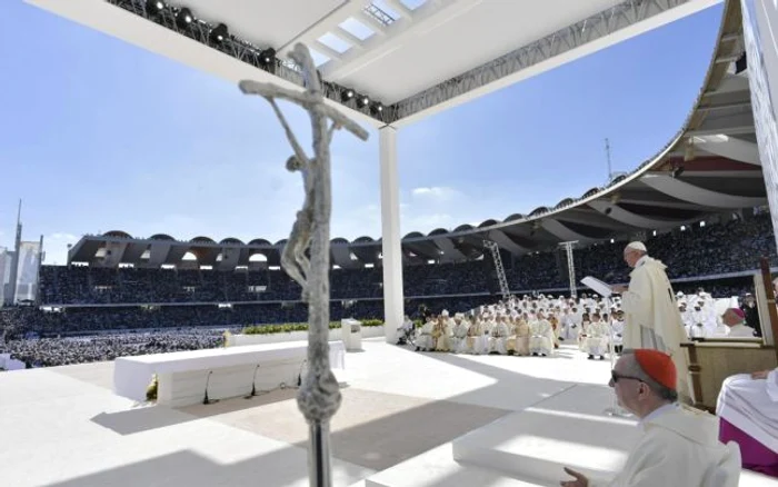 Papa Francisc oficiind prima liturghie a unui suveran pontif în Peninsula Arabă FOTO EPA-EFE