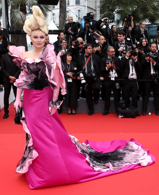 Elena Lenina, într-o rochie roz pe covorul roșu de la Cannes 2024