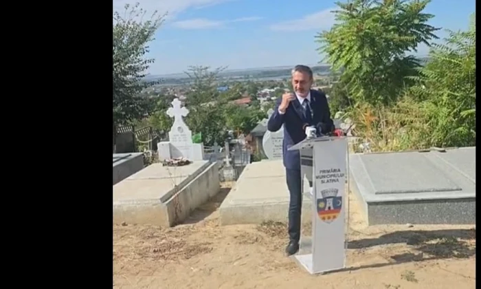 Mario De Mezzo conferinta în cimitir captură Facebook Mario De Mezzo jpg