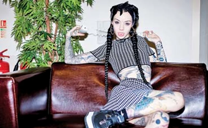 2015: Şi-a colorat ochii