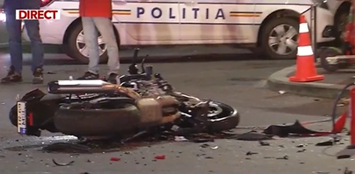 Motociclistul este în stare critică. FOTO: captura video Antena 3 CNN