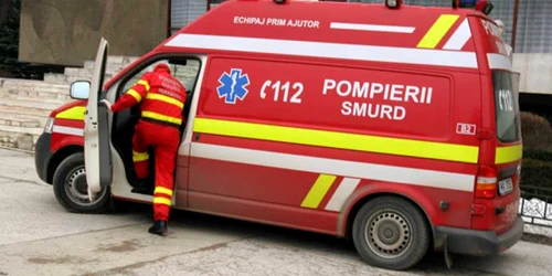 O masina a ISU Valcea a ranit un pieton neatent