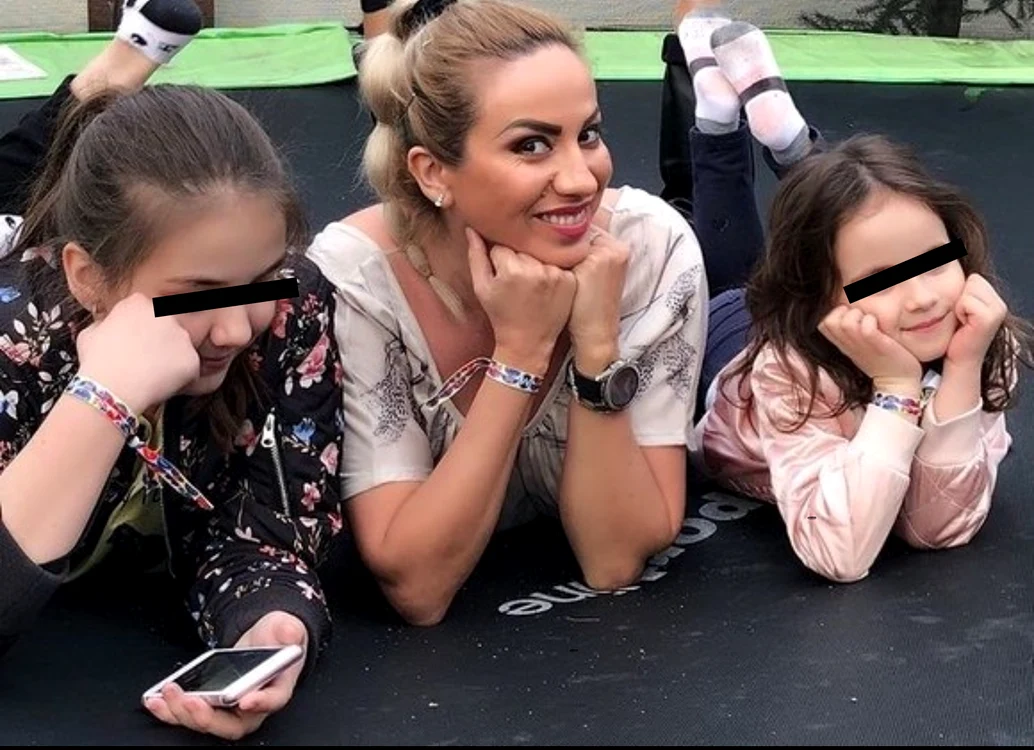 
    Rocsana Marcu vrea să le ofere un viitor mai bun celor două fetițe ale eifoto: arhiva personală  