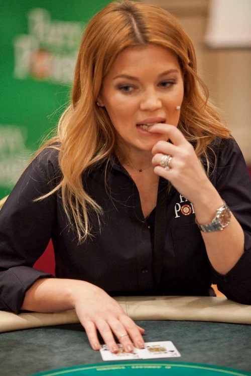 Gina Pistol, la masa de poker