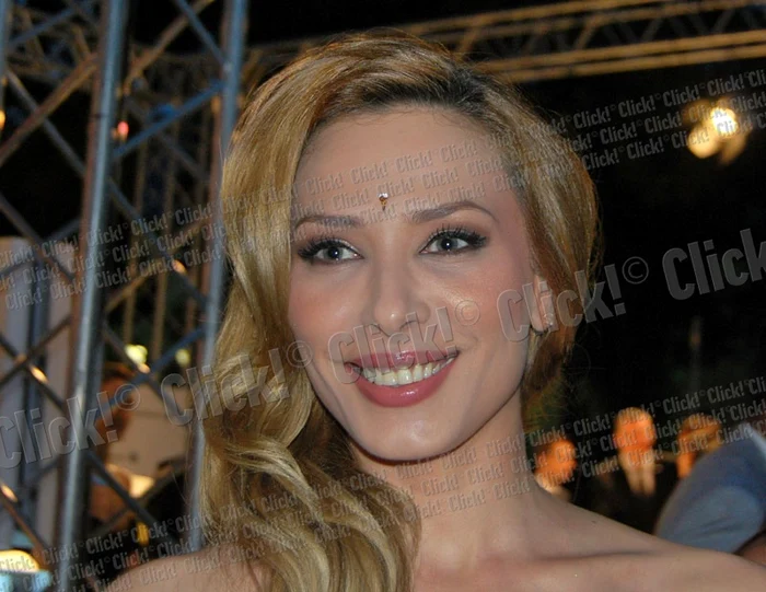 Iulia Vântur a purtat în frunte o bijuterie specifică femeilor din India