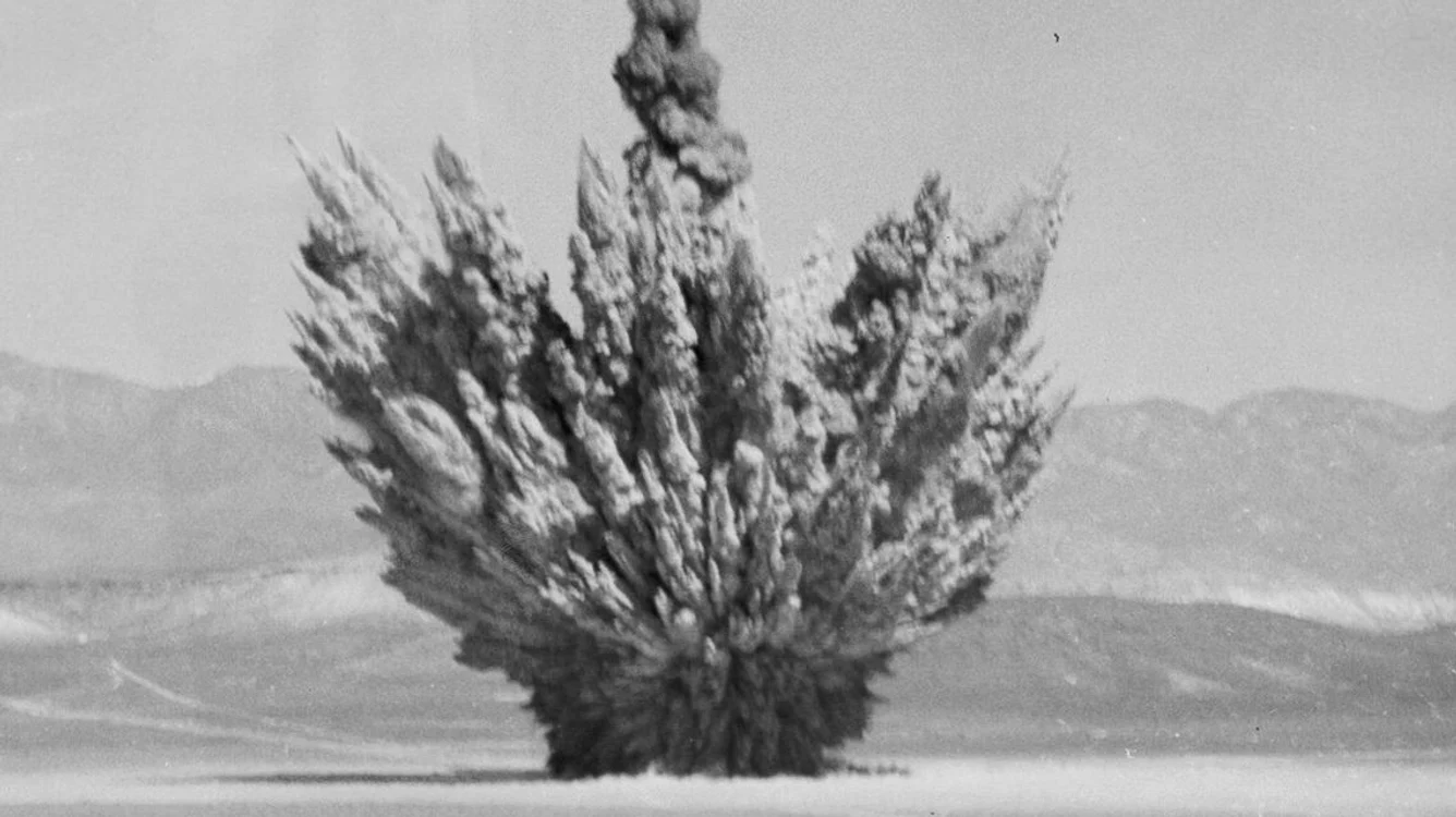 Imagine de la detonarea primei bombe nucleare. 