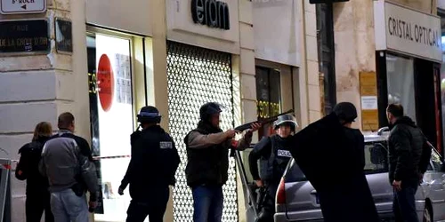 Luare de ostatici in Paris la o bijuterie FOTO Mediafax/AFP