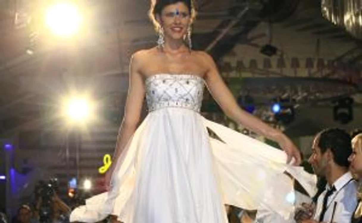Oana Paveluc a obţinut, vara aceasta, titlul de „Miss Universe România 2010“