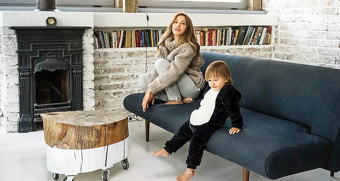 Dana Rogoz și fiul ei, Vlad, petrec mult  timp în mansarda mobilată cu bun gust