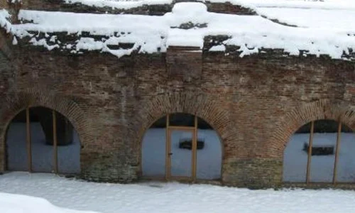 Termopane, la Sala Tronului lui Vlad Ţepeş! jpeg