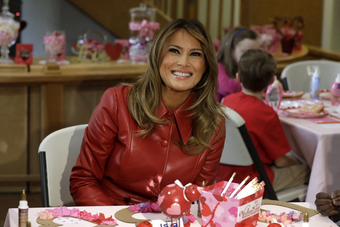
    Melania Trump de Ziua Îndrăgostiților  