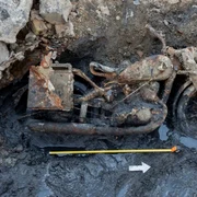 motocicleta germana gasita in dunare foto volksbund png