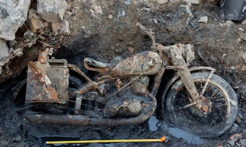 motocicleta germana gasita in dunare foto volksbund png
