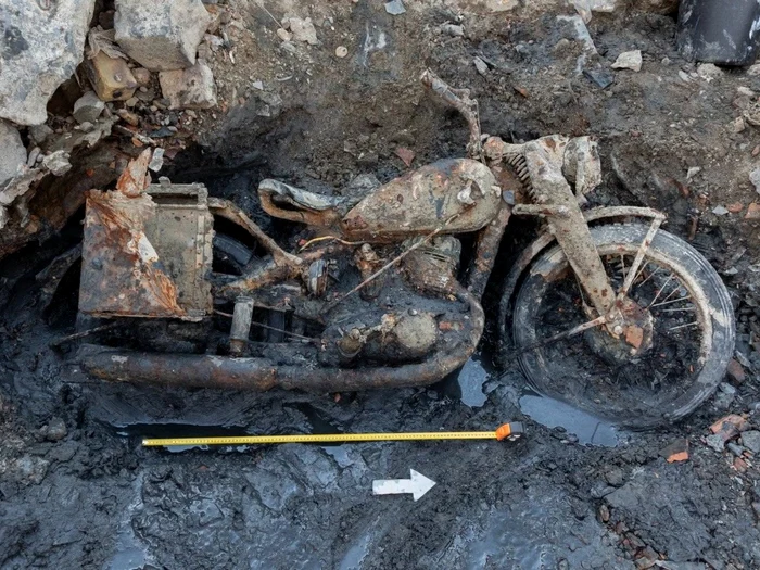 Motocicleta găsită de specialiști/FOTO: Volksbund
