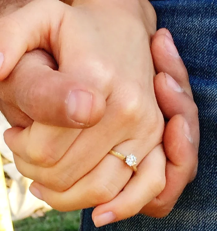 Laura Cosoi a primit de la iubitul ei inelul de logodnă