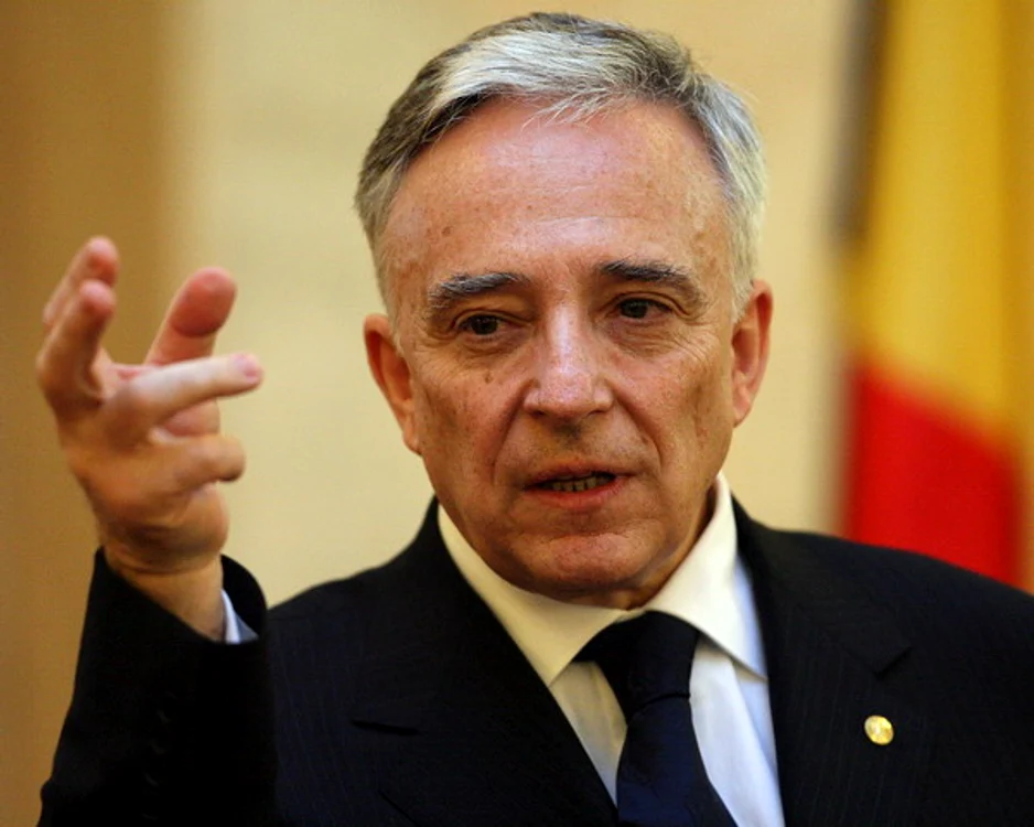
    Guvernatorul BNR s-a înfuriat când a auzit câţi bani trebuie să scoată din buzunar  