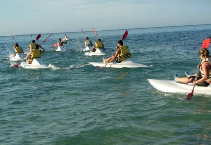 
    Victor Hănescu a mers cu caiacul in Oceanul Indian  