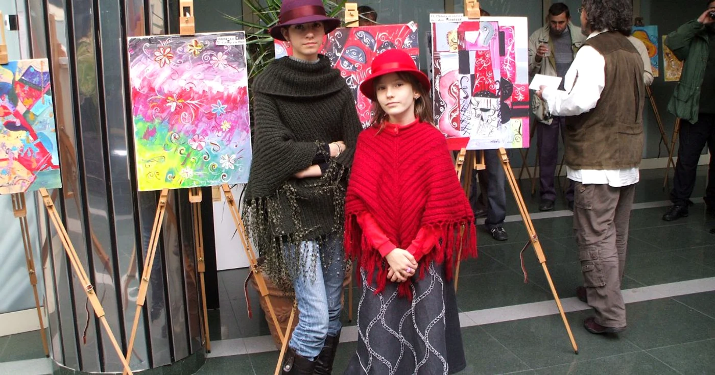 Isabelle şi Beatrice Susan şi-au expus lucrările în galerii din străinătate