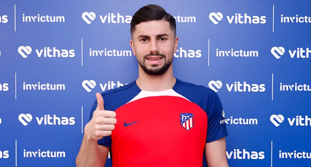 Horațiu Moldovan a debutat la Atletico Madrid. Portarul era să ia gol de la centrul terenului