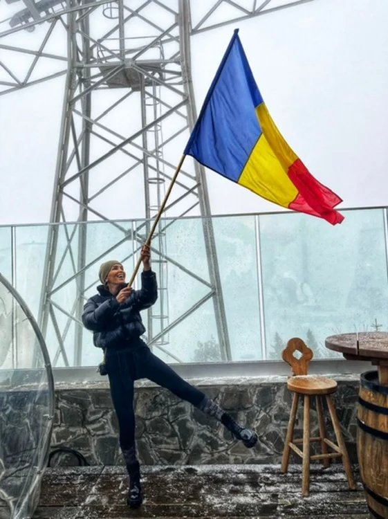 Denisa Nechifor a fluturat drapelul la munteFoto: arhivă personală