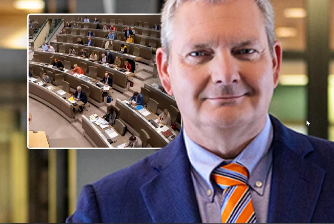 După aventura din toaleta Parlamentului, starea lui Frédéric Erens s-a ameliorat.