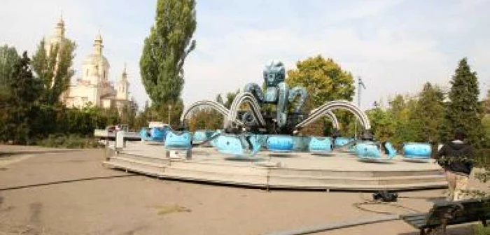 Iaşi: „Caracatiţă” în parcul din Podu Roş