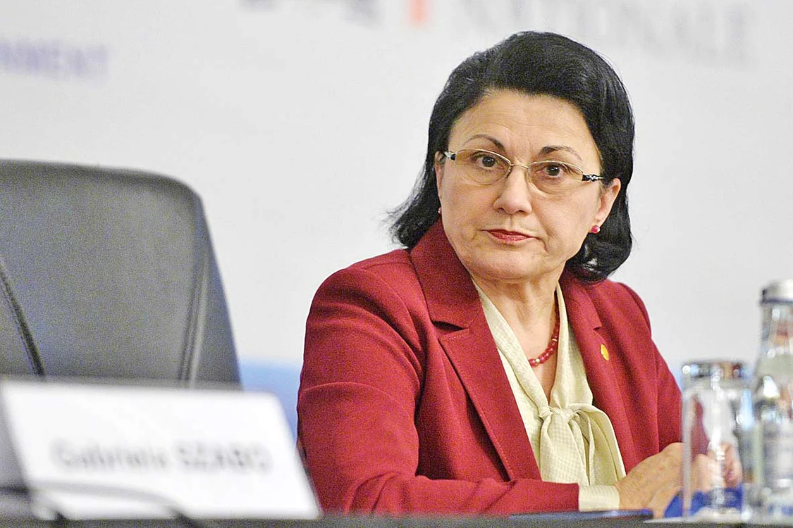 Ministrul Educaţiei,  Ecaterina Andronescu