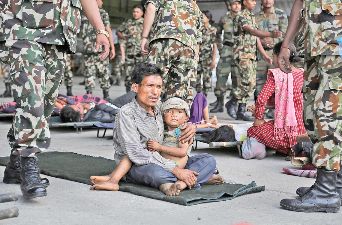 
    Kathmandu - Durere şi disperare  la fiecare  colţ de stradăFoto: AP  