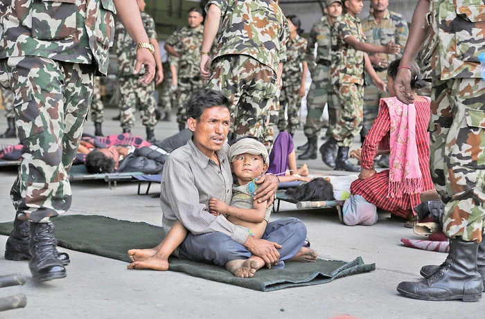 
    Kathmandu - Durere şi disperare  la fiecare  colţ de stradăFoto: AP  