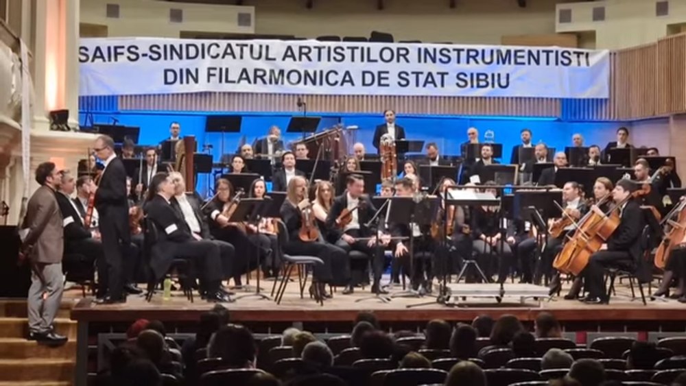 Revoltă în sala Filarmonicii de Stat Sibiu: concert anulat când ar fi trebuit să înceapă, iar sala era plină. „Este penibil” VIDEO