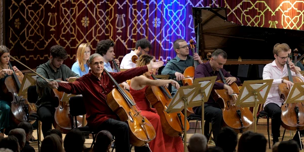 MARIN CAZACU & VIOLONCELLISSIMO 4 WEB Foto Virgil Oprina copy jpg